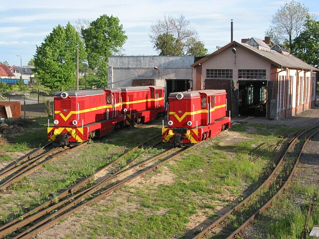 Od lewej: Lxd2-325 i Lxd2-315, z prawej  Lxd2-294, Nowy Dwr Gdanski Wsk., 24.05.2004, foto Pawe Pleniar